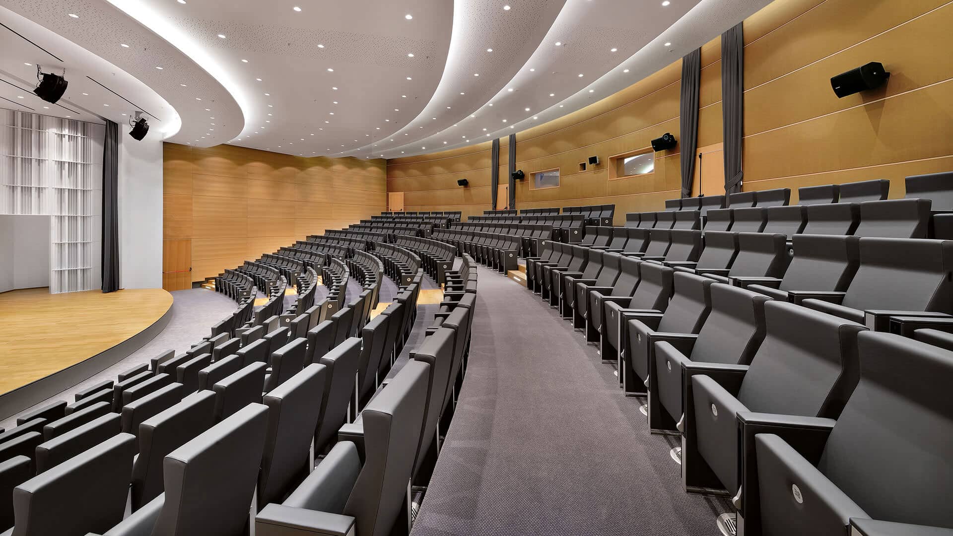 contract formation and performance & auditorium â€“ Atoma mobilier Mobilier amphithéatre